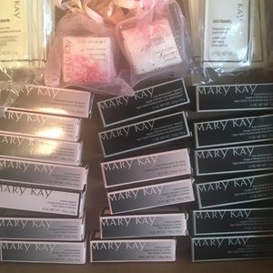 Mary Kay 18 lipstick 1 lipgloss 2 liplacquer Lot